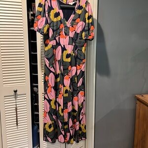 Boden. Maxi dress. Short sleeves with pockets. Size 12R. Good condition.